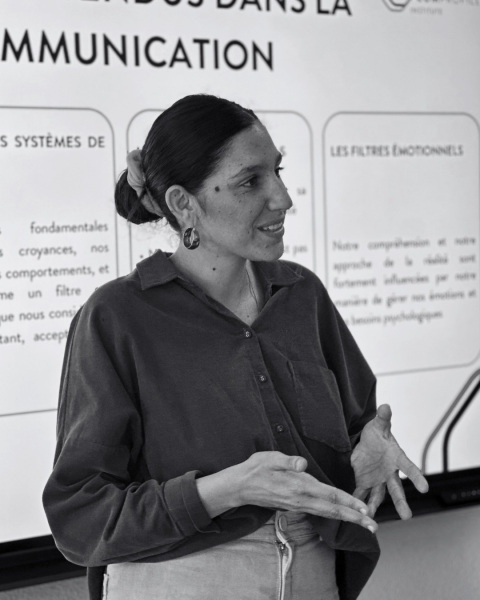 Laura Serfaty coach-formatrice spécialisée en communication, management et soft-skills