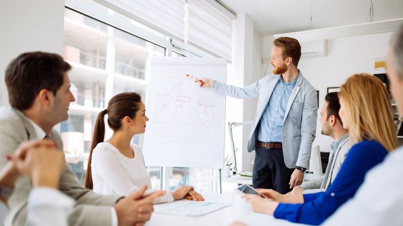 Formation en entreprise pour la gestion des clients à Lyon